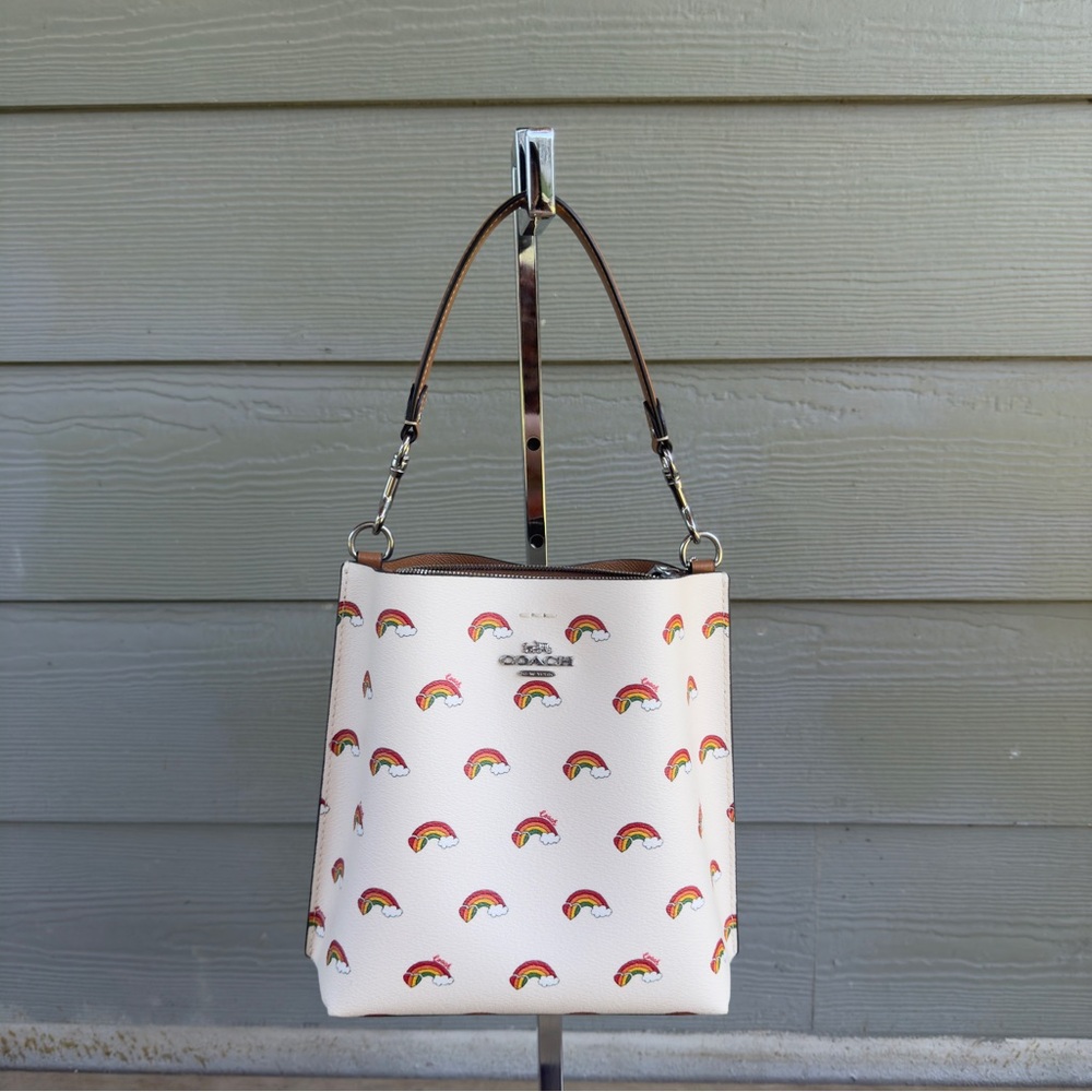 Like NEW Coach Mollie 22 Bucket Bag 🌈Rainbow Print Canvas & Leather w/ Wallet - Picture 2 of 7